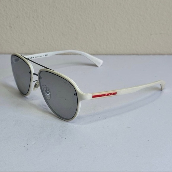 Lucy & Yak White Frame with Gray Lenses Sunglasses - Picture 1 of 1
